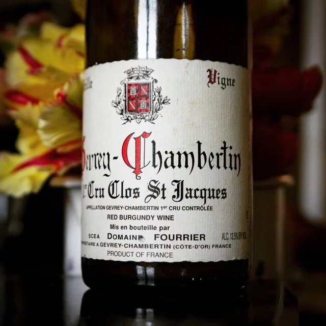 Many wines today are called “Vieilles Vignes”. The vines in Domaine Fourrier's Clos Saint-Jacques were planted in 1910. Even in a difficult year like 2000, they show their exceptional class in one of the best terroirs of Gevrrey-Chambertin. An exceptional wine! 🍷
#pinotnoir #burgundy #bourgogne #bourgognerouge #gevreychambertin #gevreychambertinpremiercru #premiercru #clossaintjacques #domainefourrier #fourrierclossaintjacques