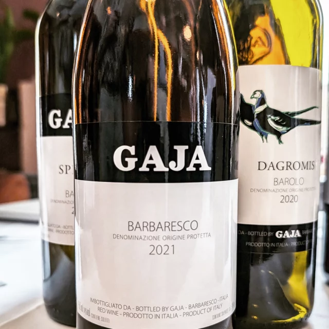 Yesterday was Gaja Day in Berlin, organized by the importer Segnitz, and it was a great opportunity for me to taste the current range. To start with the summary: the winery had some excellent vintages with them, and it is a pleasure to see that the wines are becoming more finesse-driven across all appellations. However, I still couldn't get much out of the white wines. Why they blend Sauvignon Blanc with Chardonnay in the Rossj-Bass remains a mystery to me. So let's move straight on to the reds: Idda Rosso 2021 from Etna is Burgundian in its delicacy, yet sensual. The Camarcanda 2019 is bold and has the typical sexy fruit density of Bolgheri. The two single-vineyard Brunelli from 2019, Rennina and Sugarille from Pieve Santa Restituta, are very structured and have endless aging potential. Sperss 2020 is also powerful and intense, while the Barbaresco 2021 is more ethereal and incredibly precise. 🍷
#gaja #angelogaja #gajabarbaresco #sperss #camarcanda #pievesantarestituta #sugarille #rennina #brunellodimontalcino