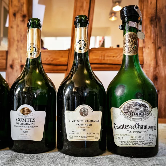 17 vintages of Champagne Taittinger Comtes de Champagne—14 Blancs and 3 Rosés, from 1971 to 2013. This was the theme of the 46th “Great Rarities Tasting” hosted by legendary winemaker and wine critic Armin Diel last Saturday at the Weinstube Kruger-Rumpf in Münster-Sarmsheim on the Nahe River. If you want to know which vintages stood out, check out Sur-la-pointe soon. 🎉🍾
#champagnetaittinger #comtedechampagne #champagne #champagnelover #champagnelovers #armindiel
